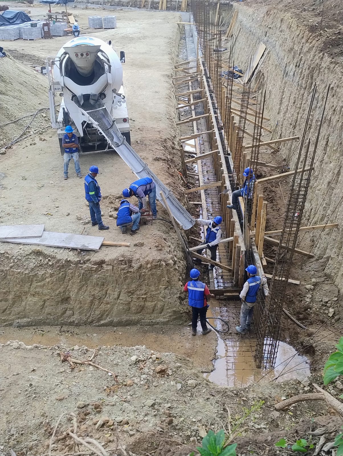 Armado de acero y colado de zapatas de cimentación para nave industrial AMSA en Veracruz - Foto 2 de Top Concretos