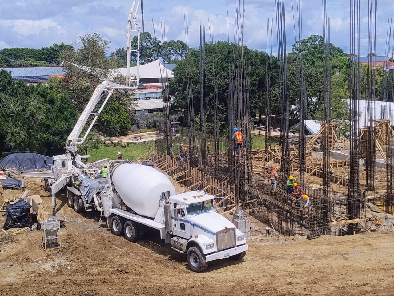 Colado de losa estructural con concreto premezclado bombeado en Fraccionamiento Anáhuac, Xalapa - Foto 1 de Top Concretos