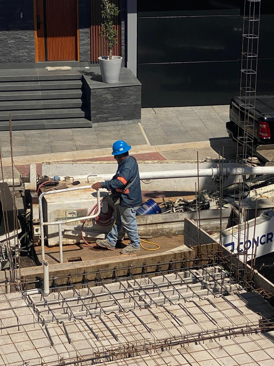 Colado de concreto premezclado estructural para losas en Casa Imperial Xalapa - Foto 2 de Top Concretos