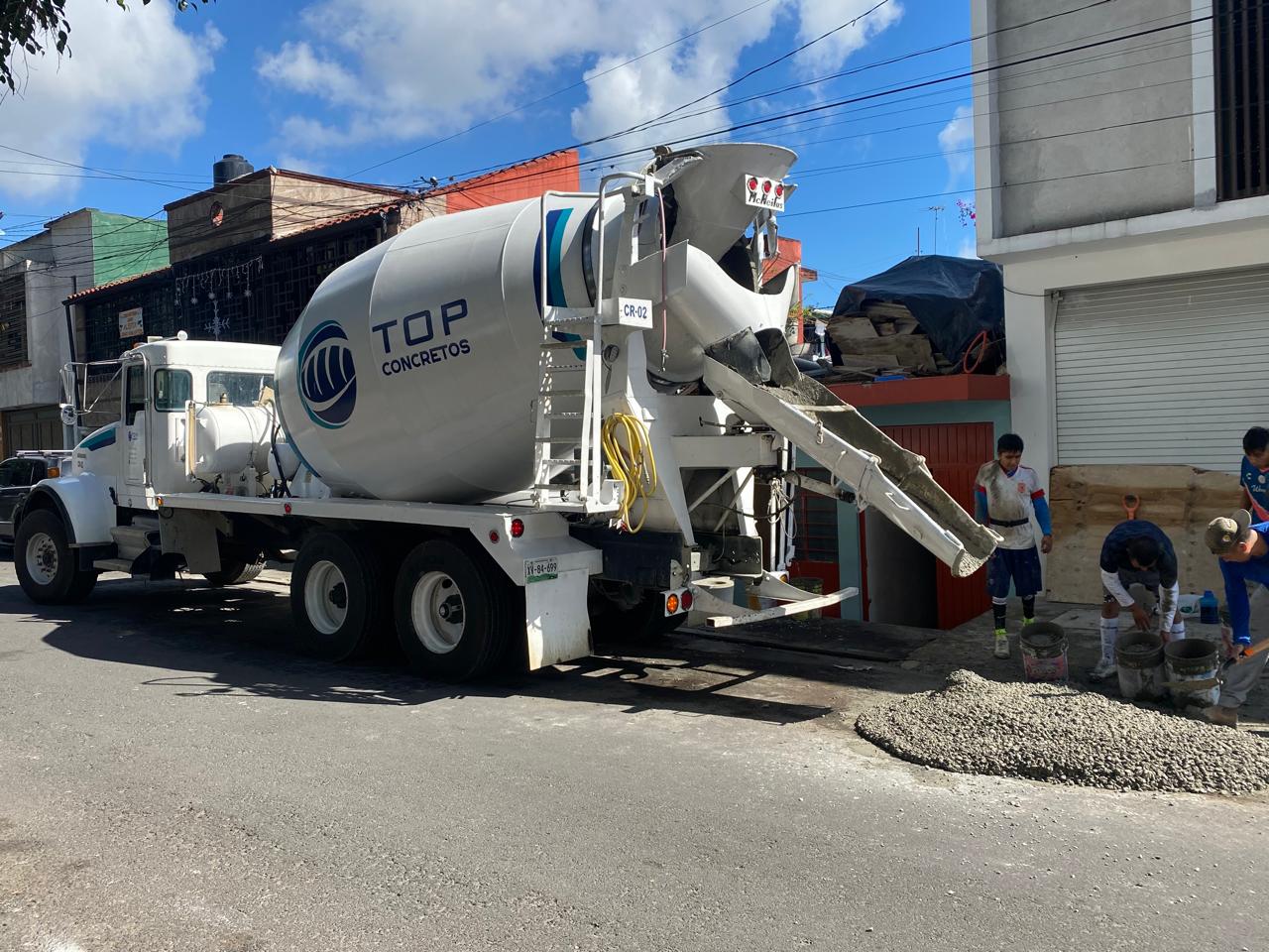 Suministro y vaciado de concreto premezclado en obra de la Colonia Rafael Lucio Xalapa - Foto 2 de Top Concretos