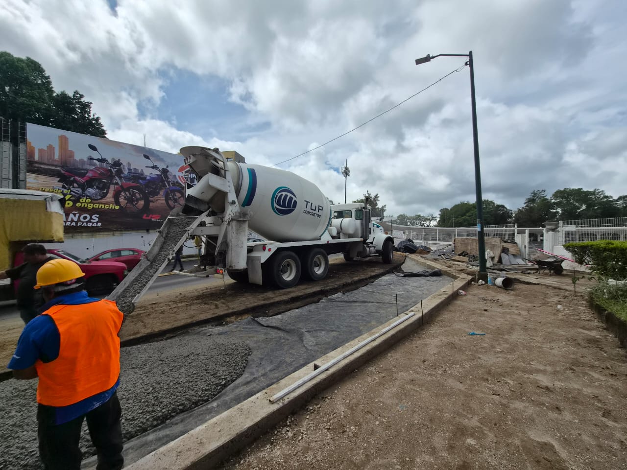 Pavimentación hidráulica con concreto MR40 resistencia rápida a 7 días en inmediaciones del Estadio Xalapeño, Xalapa - Foto 2 de Top Concretos