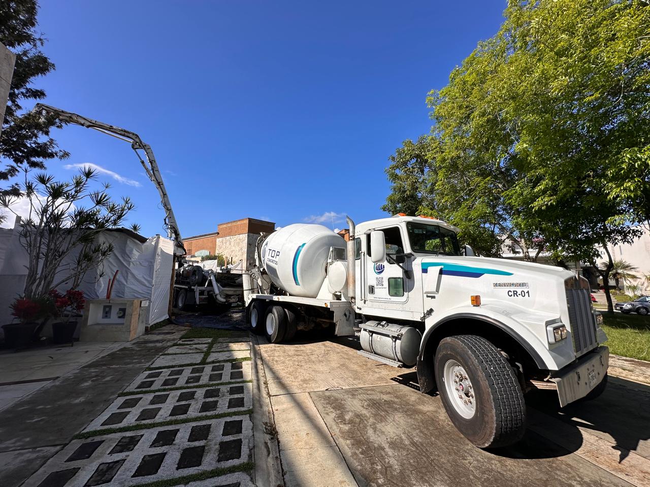 Bombeo de concreto premezclado f'c 250 para losa en Residencial El Lago, Xalapa Veracruz - Foto 2 de Top Concretos